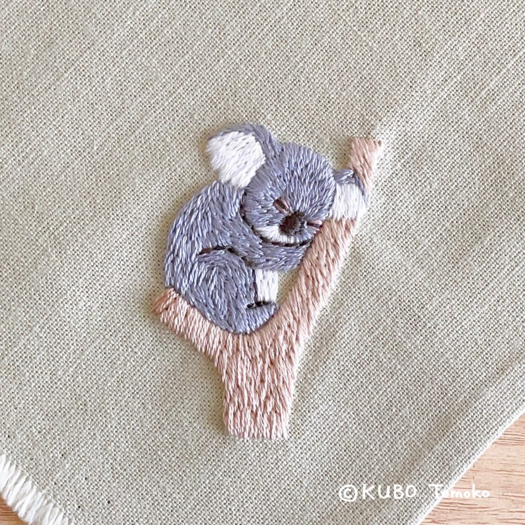 眠っているコアラの刺繍
